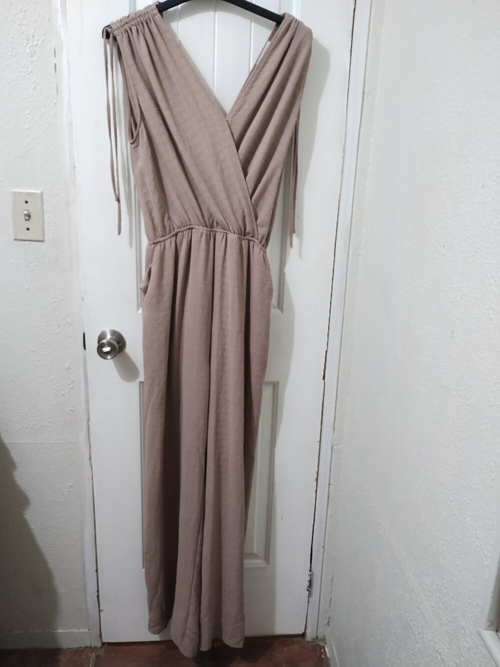 GILLI Taupe Wide Leg Jumpsuit L Resort Event Coastal Work Dinner Date Cocktail